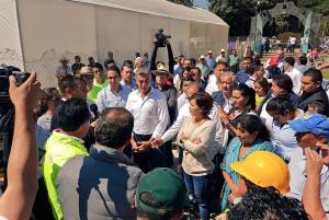 Rosario Robles y Tony Gali recorren afectaciones por el sismo en Tochimilco
