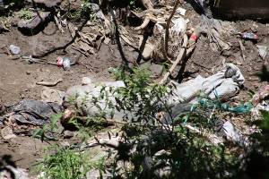 FOTOS: Hallan cadáver encobijado en una barranca de La Resurrección