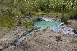Cultivos de Acatzingo se incendian por agua contaminada con hidrocarburo