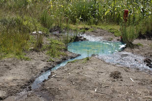 Cultivos de Acatzingo se incendian por agua contaminada con hidrocarburo