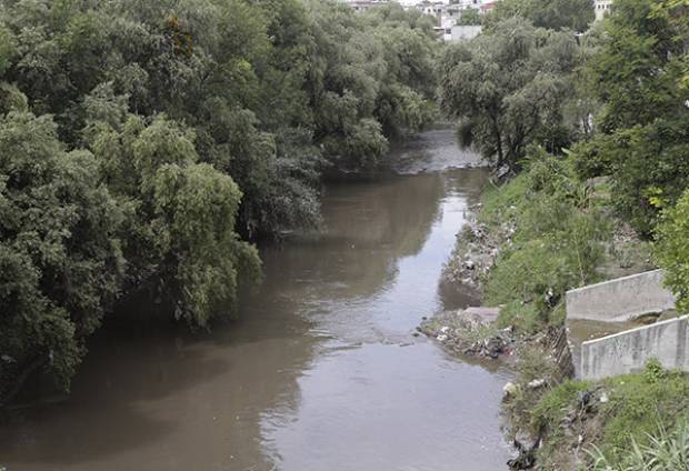 Vecinos de Lomas de Angélopolis quienes más denuncian actos de contaminación contra el río Atoyac