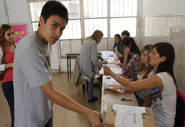 Jóvenes poblanos que votan por primera vez, sin interés en las elecciones de este año: ICI