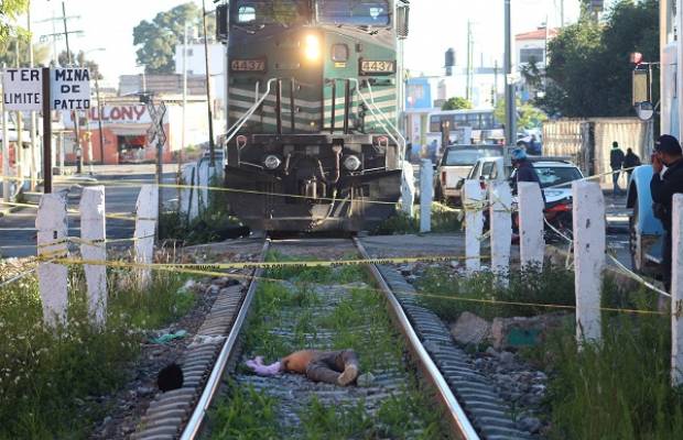 Muere hombre decapitado por el tren en San Pablo Xochimehuacán