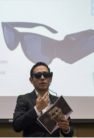 UNAM presentó lentes que detectan personas, entornos y traducen textos