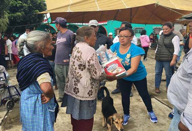 Migrantes envían 3 toneladas de víveres a Puebla