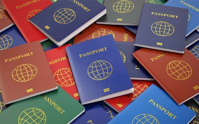 ¿Porqué usan 4 colores para pasaportes en el mundo?