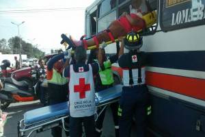 FOTOS: Colisión entre Ruta Loma Bella y vehículo dejó 16 lesionados en Puebla
