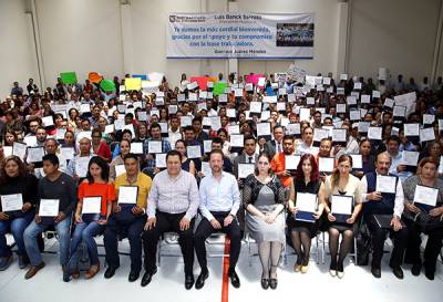 Banck entrega 162 plazas de base a trabajadores del ayuntamiento de Puebla