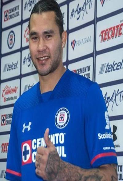 Carlos &#039;Gullit&#039; Peña fue presentado como refuerzo del Cruz Azul