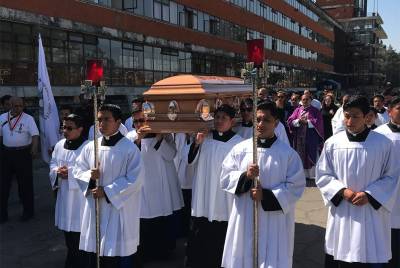 Restos del arzobispo emérito de Puebla son velados en el Seminario Palafoxiano