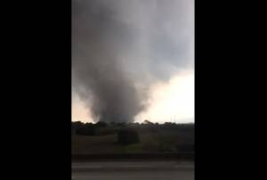 VIDEOS: Captan impresionante tornado en el Arco Norte