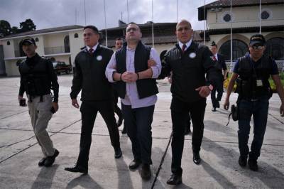 VIDEOS: Extraditan a Javier Duarte. Vuela de Guatemala a México