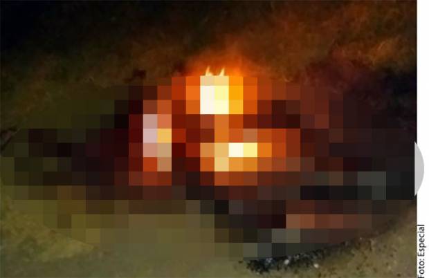Hallan cadáver de un hombre ardiendo en llamas en Huejotzingo