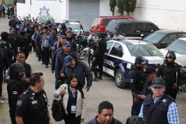 Al Cereso de Tepexi, 136 ex policías y mandos de Texmelucan