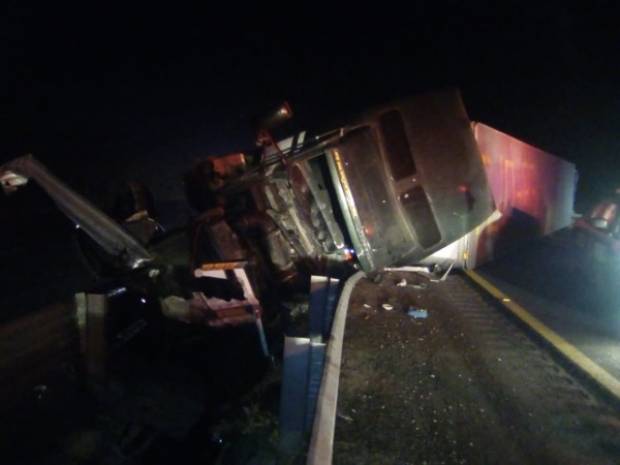 Matan a trailero a balazos en la autopista Puebla-Orizaba