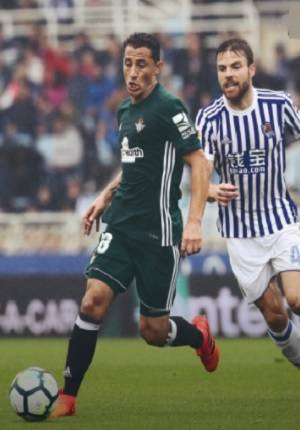 Real Sociedad y Betis regalaron empate 4-4 con Guardado y Vela