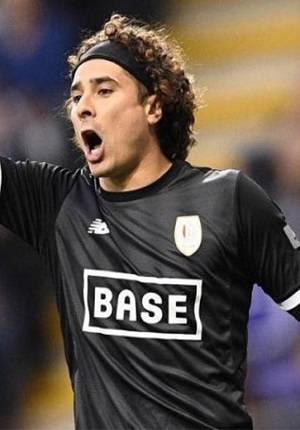 Memo Ochoa participó en empate sin goles del Standard ante Antwerp