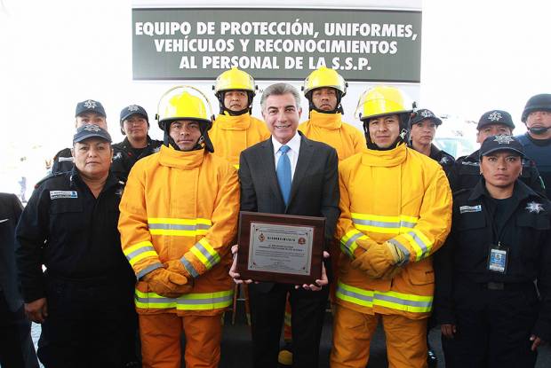 Gobierno de Puebla equipa y reconoce a elementos de Seguridad Pública