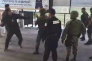 VIDEO: Militares riñen con estudiantes en plantel de la UNAM