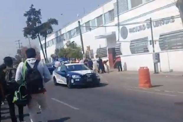 VIDEO: Amenaza de bomba provocó desalojo de la Facultad de Lenguas BUAP