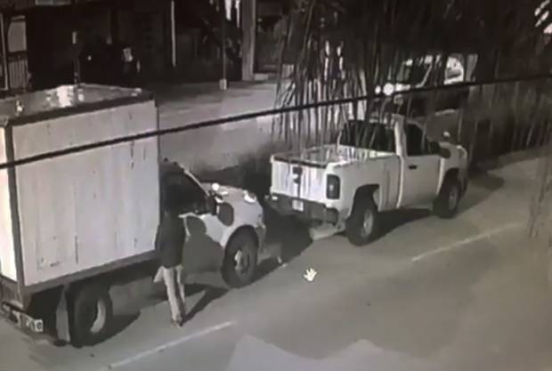 VIDEO: Roban camioneta con víveres para damnificados en la 31 Oriente