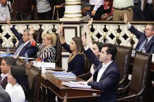 PAN propone reducir dieta en 50%; Morena frena iniciativa en el Congreso de Puebla