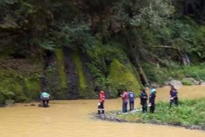 Hallan dos cadáveres en río de Huauchinango