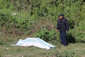 FOTOS: Hallan cadáver de un hombre con huellas de tortura en Almecatla