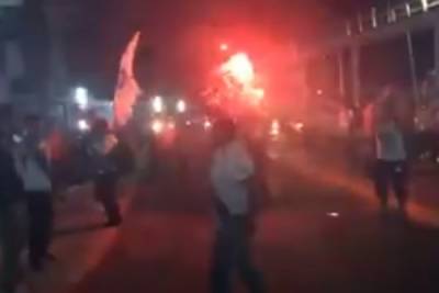 Aficionados del Club Puebla quemaron &quot;Lobo BUAP&quot; afuera de CU