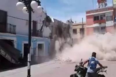 VIDEO: Captan derrumbe de inmueble en Izúcar de Matamoros