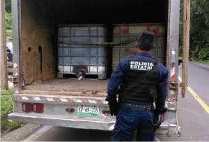 Policía localizó dos camionetas con 4 mil 800 litros de combustible robado en Puebla