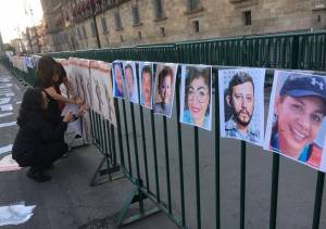 Al pie de Palacio Nacional, periodistas protestan por asesinatos