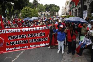 Antorcha provoca nuevo caos vial en Puebla con tres manifestaciones