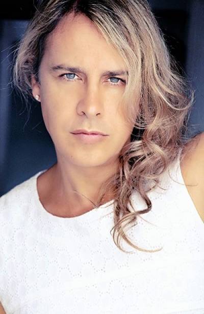 Carlos Gascón, el actor de Nosotros los Nobles que decidió cambiar de sexo