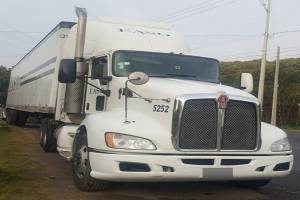 Policía localizó cuatro vehículos robados y camión en Puebla