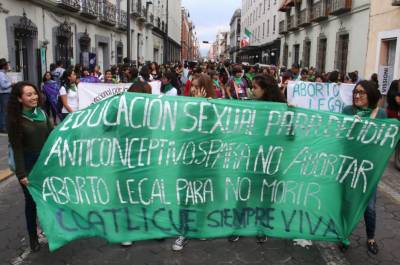 Marchan en Puebla contra despenalización del aborto