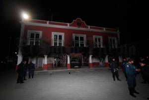 Destrozan alcaldía en Los Reyes de Juárez en intento de linchamiento