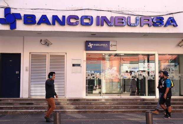 Ladrones hicieron boquete para robar Banco Inbursa en Puebla