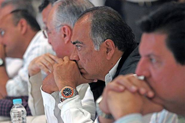 Gobernador de Guerrero presume relojes suizos de 300 mil pesos