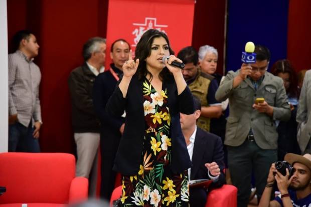De &quot;traición&quot; acusa Claudia Rivera a candidata del Panal