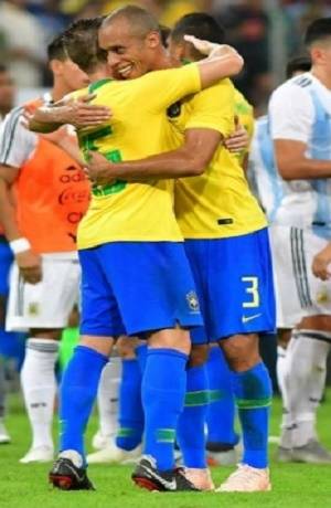 Brasil se impuso 1-0 a Argentina en partido amistoso