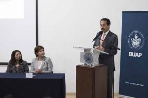 Alfonso Esparza acude a primer informe del director de la Facultad de Ciencias Biológicas