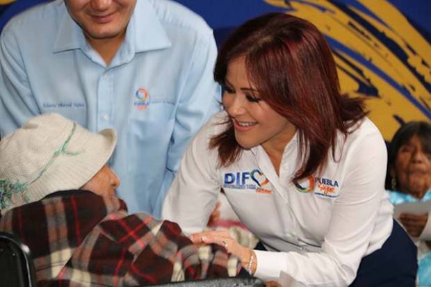 Dinorah López de Gali entregó créditos a mujeres y aparatos ortopédicos a personas con discapacidad