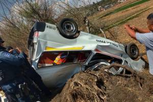 Seis muertos deja volcadura de unidad del transporte en la autopista Tlaxcala-Texmelucan