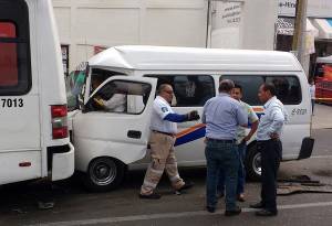 FOTOS: Al menos 13 lesionados dejó colisión de transporte público en Puebla