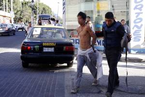 FOTOS: Pasajeros capturan a ladrón de la Ruta 18 en Puebla