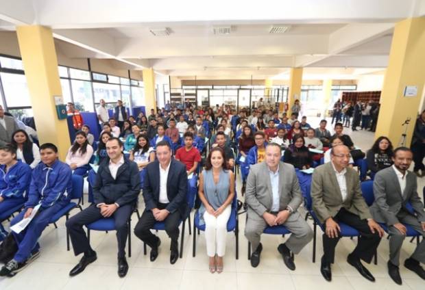 Dinorah López de Gali inaugura el foro &quot;Jóvenes comprometidos con Puebla&quot;