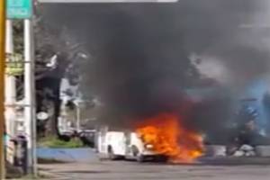 Camión de la Ruta 1A se incendió en el Bulevar Xonaca