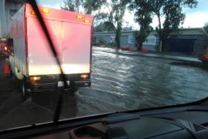 FOTOS: Se inunda autopista México-Puebla en La María por lluvia y obra