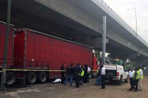 FOTOS: Muere motociclista atropellado por tráiler en la autopista México-Puebla